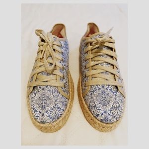 NEW- SUBIRÁN Sneakers